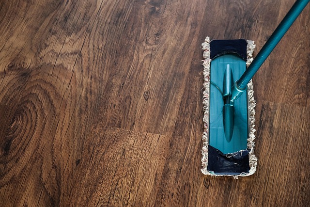 Sådan får du et skinnende rent hjem på under en time